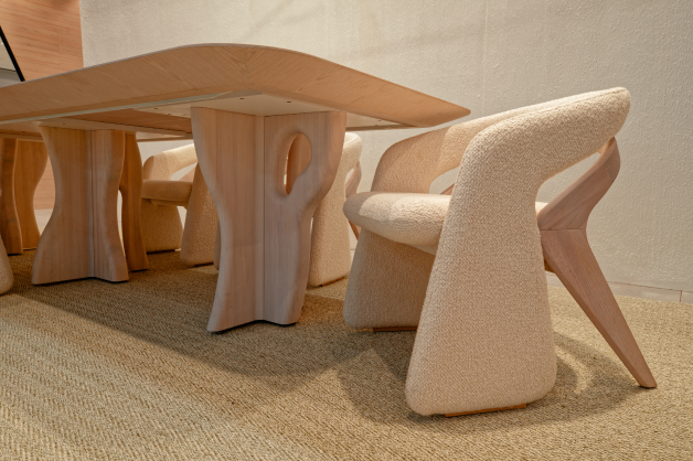 Foto de mesa e cadeiras